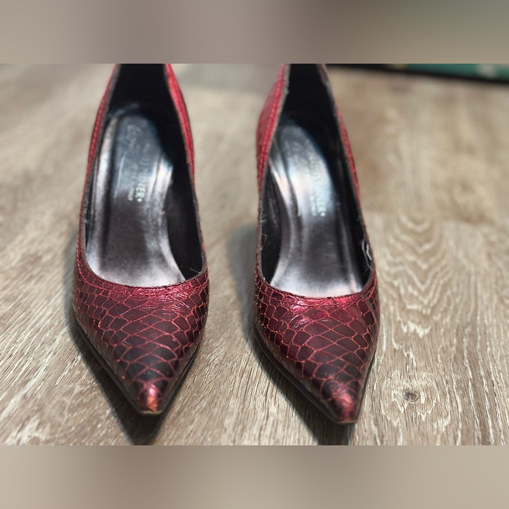 Donald Pliner Women's High Heel Shoes Red Snakeskin Python Foil
Metallic size 6 - Picture 11 of 17
